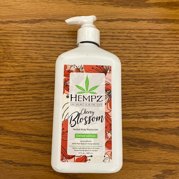 Hempz Skincare Nwt Hempz Limited Edition Cherry Blossom Lotion